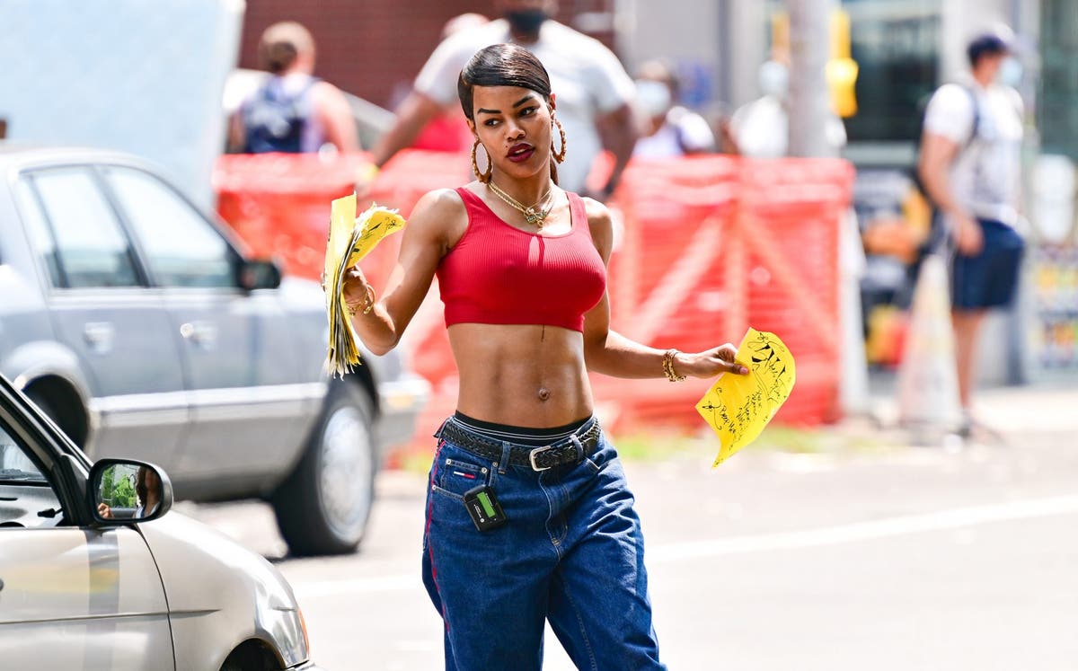 The Controversial '90s Trend Teyana Taylor Will Never Try  Sports bra, Medium  impact sports bra, Workout clothes nike