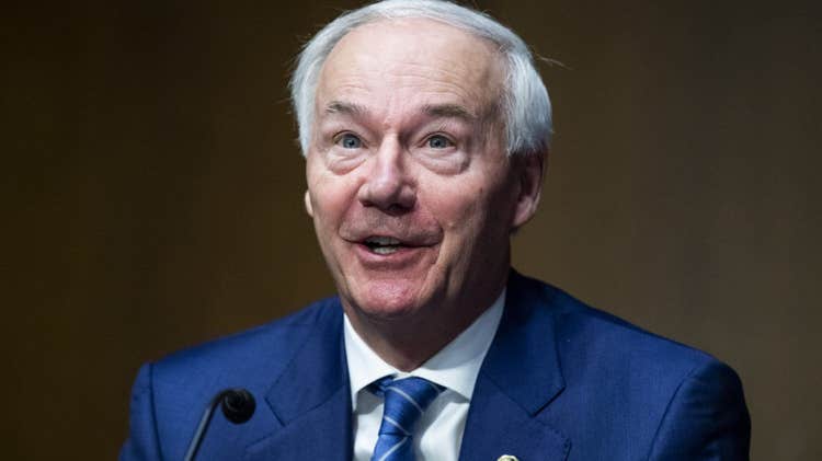 Arkansas governor says he regrets banning mask mandates in state schools