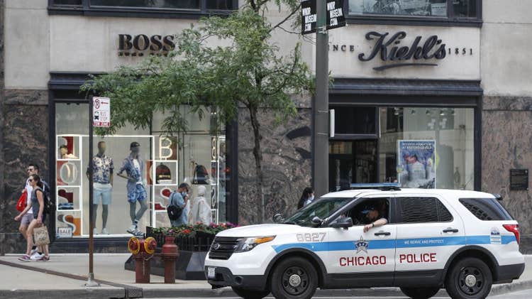 Family sues Chicago police for pointing guns at children amid wrongful raid