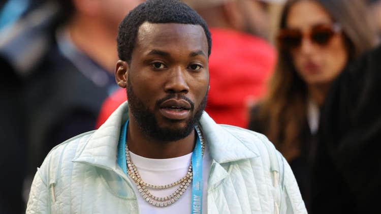 Twitter reacts to Meek Mill’s hilarious diving fail