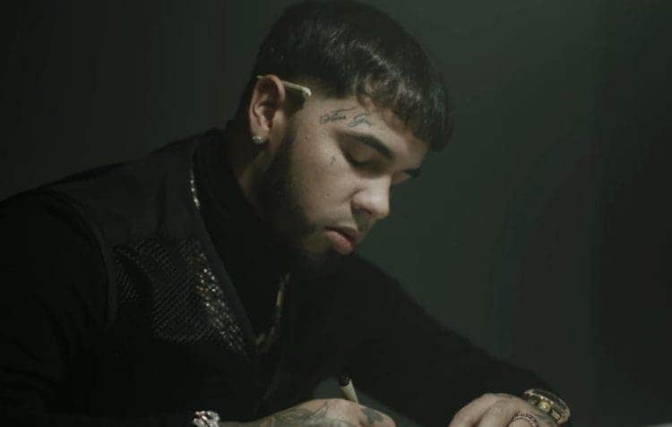 Anuel AA leaves his feelings unguarded in “23 Preguntas” visual