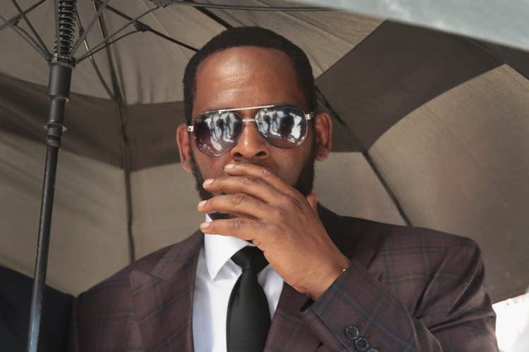 R. Kelly allegedly said he was a “genius” who should be allowed to date young girls