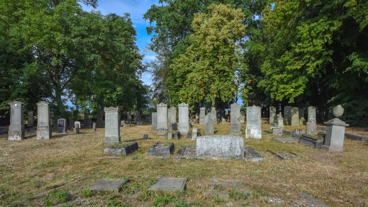 cemetery grave