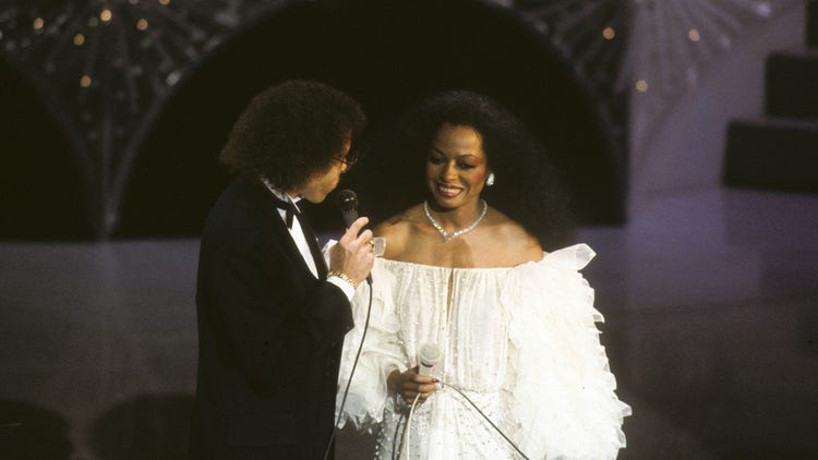 LIONEL RICHIE AND DIANA ROSS PERFORMING