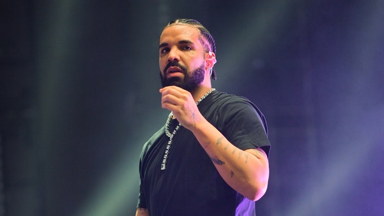 Drake gives concertgoer $10,000 and a first-class flight to Atlanta